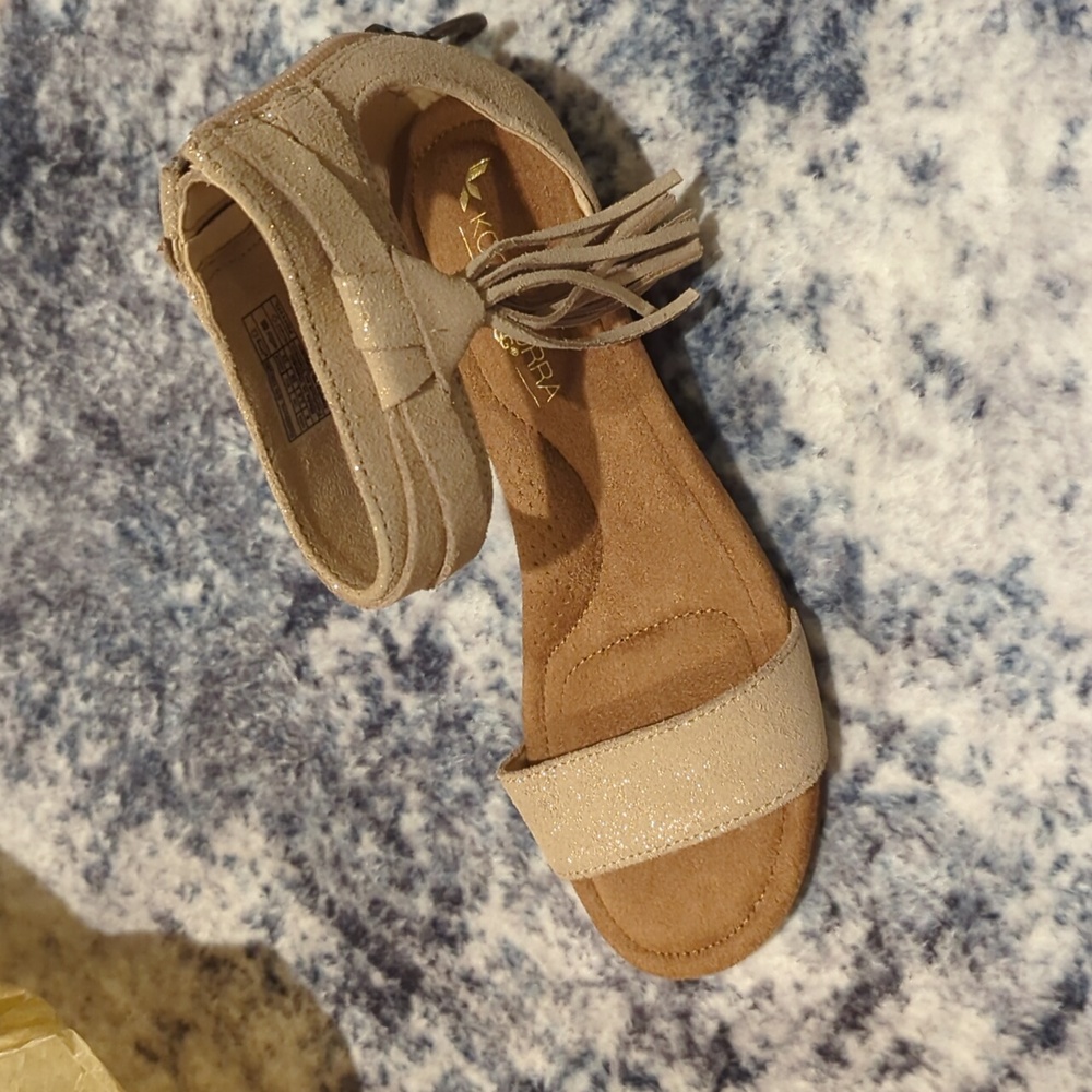 Kookaburra by UGG sandals